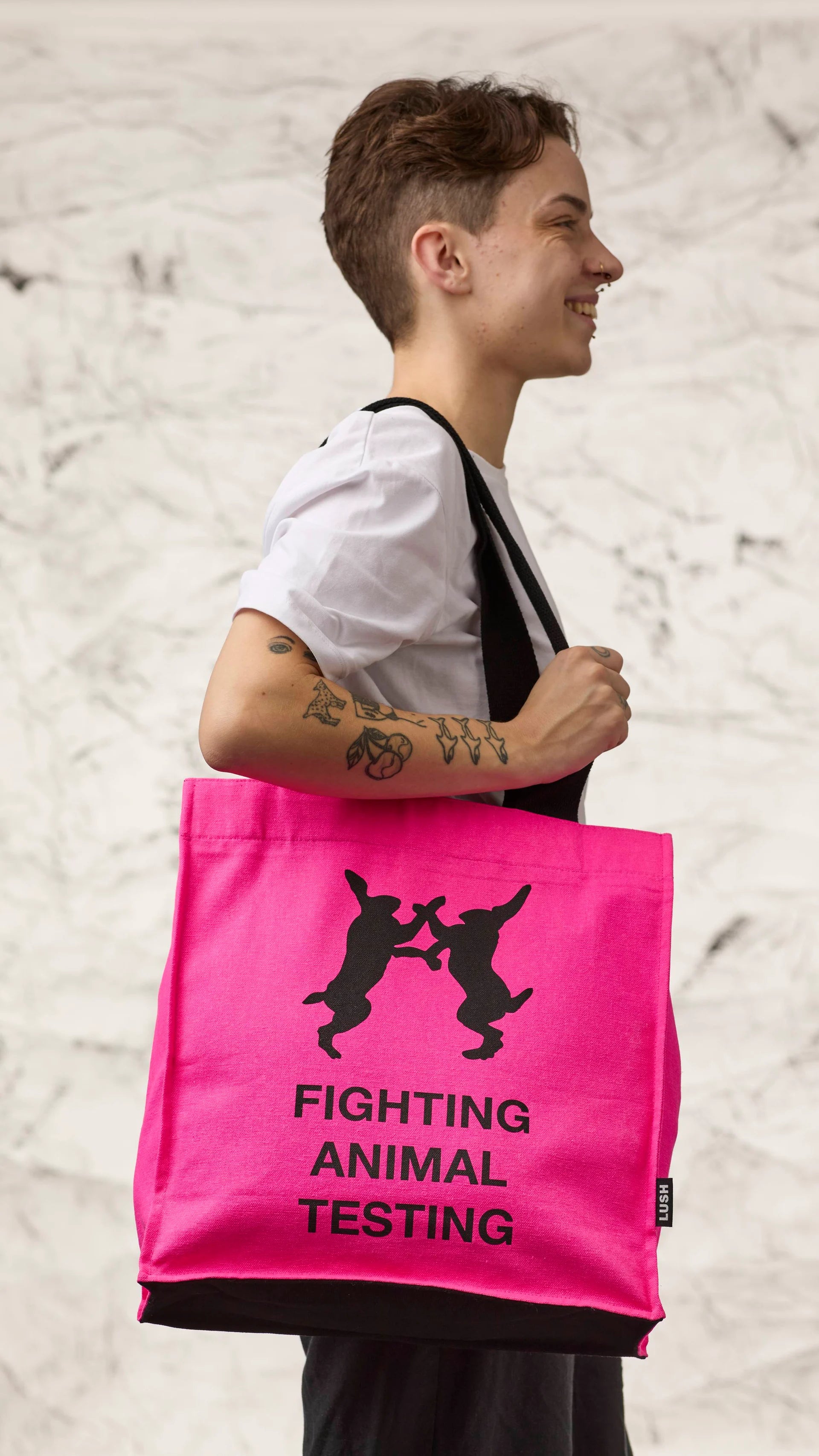Fighting Animal Testing kott - Roosa